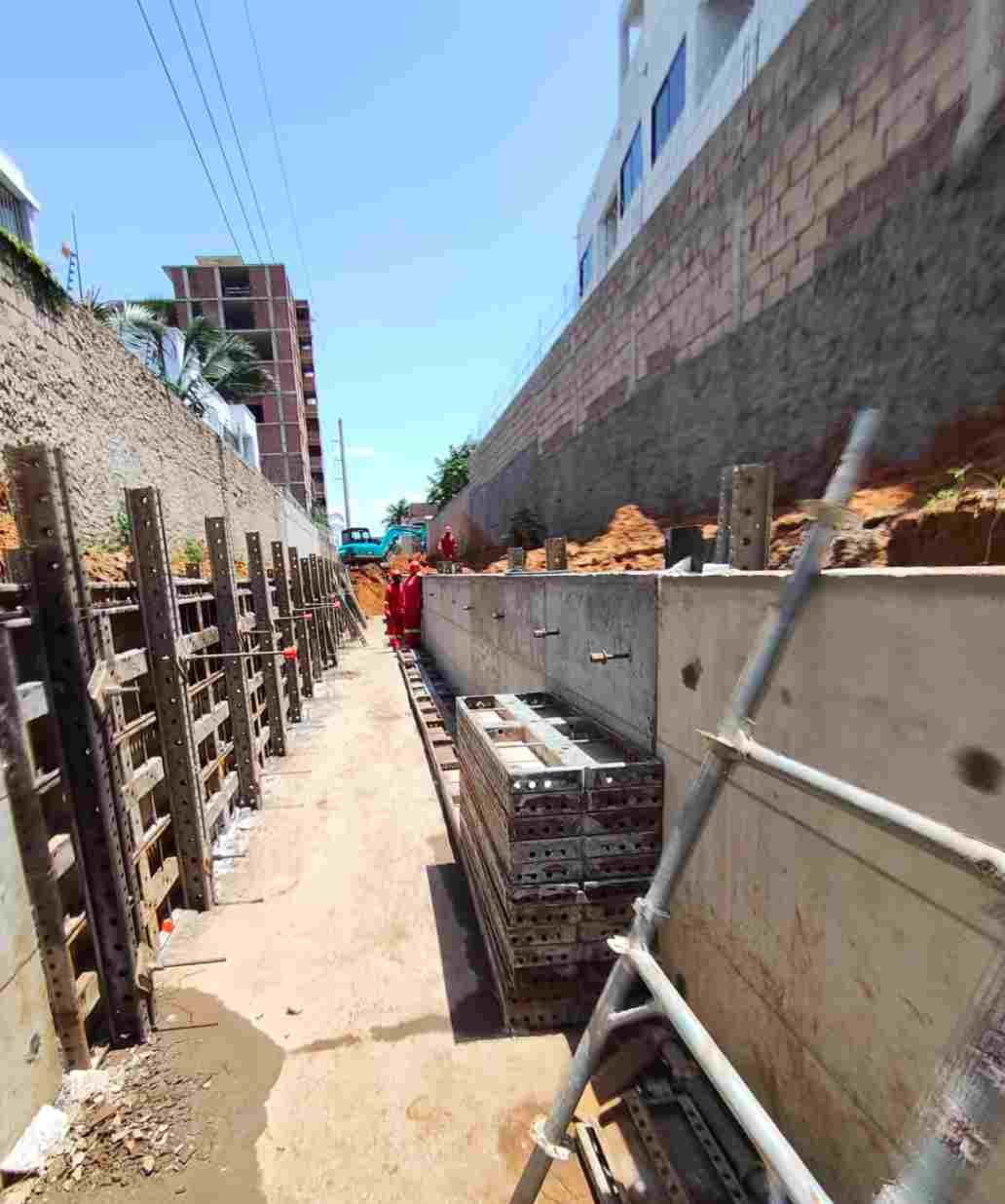 Construção de canal aberto em betão — fotografia 2